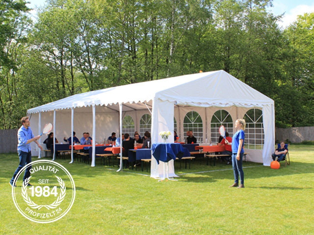 Gartenparty mit Festzelt